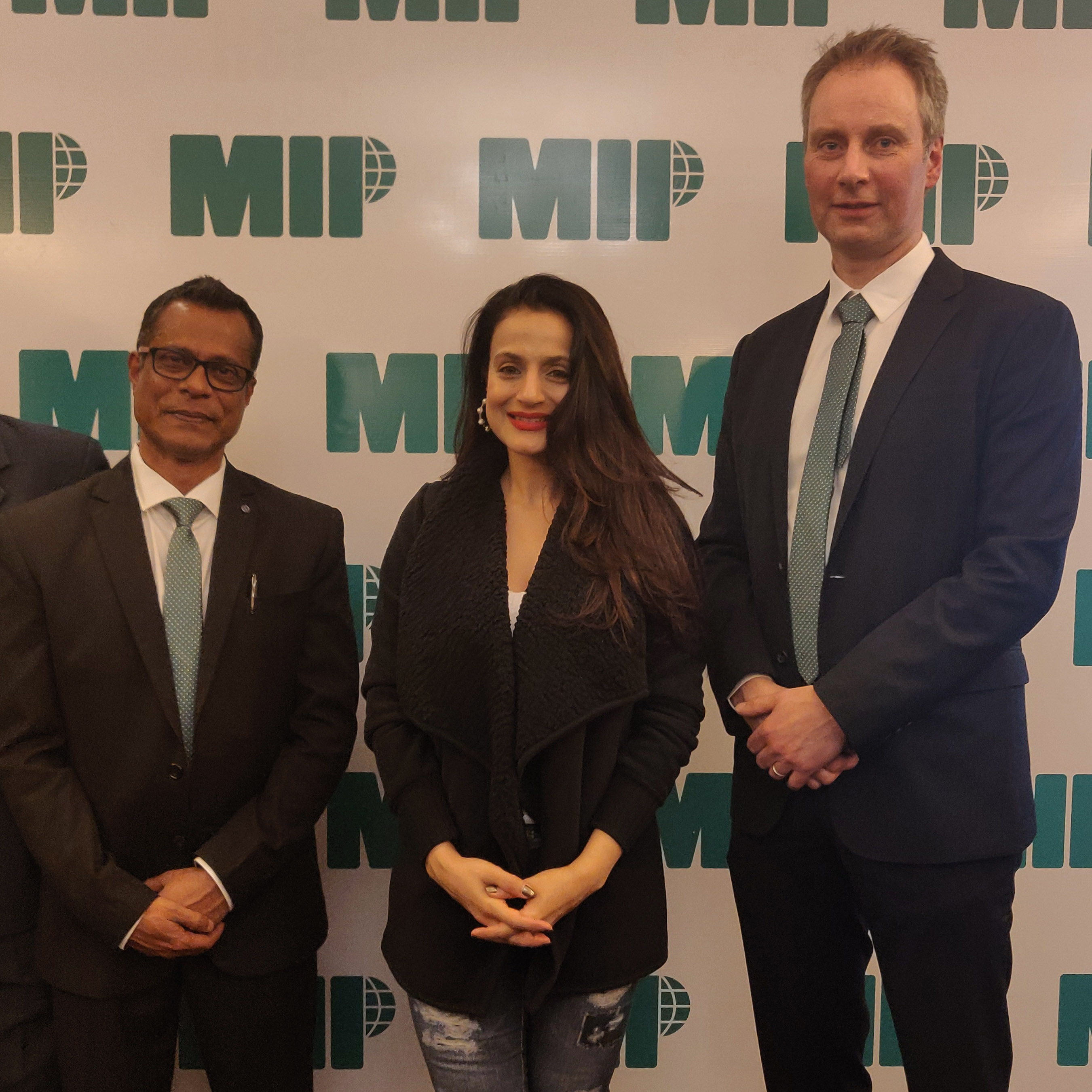 L-R Asif Rehman, AMEESHA PATEL and Tor Lund, President and CEO, MIP Inc -Photo By GPN