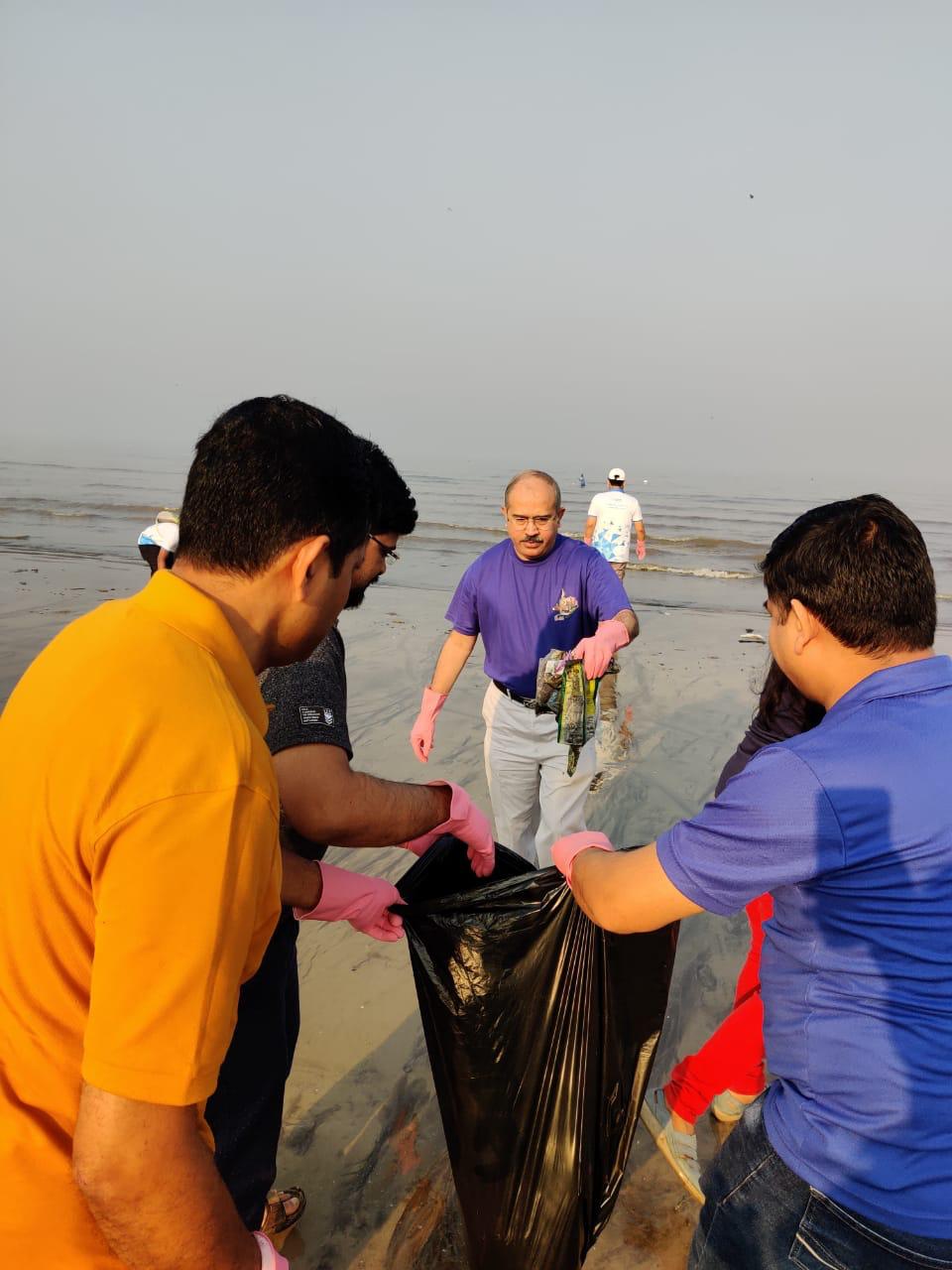 On the occasion of the 71st Republic Day, Export-Import Bank of India organized a beach clean-up drive at Juhu Beach Mumbai. Mr. David Rasquinha, Managing Director, Exim Bank, participated in the clean-up drive along with the employees of Exim Bank and their family members -Photo By GPN