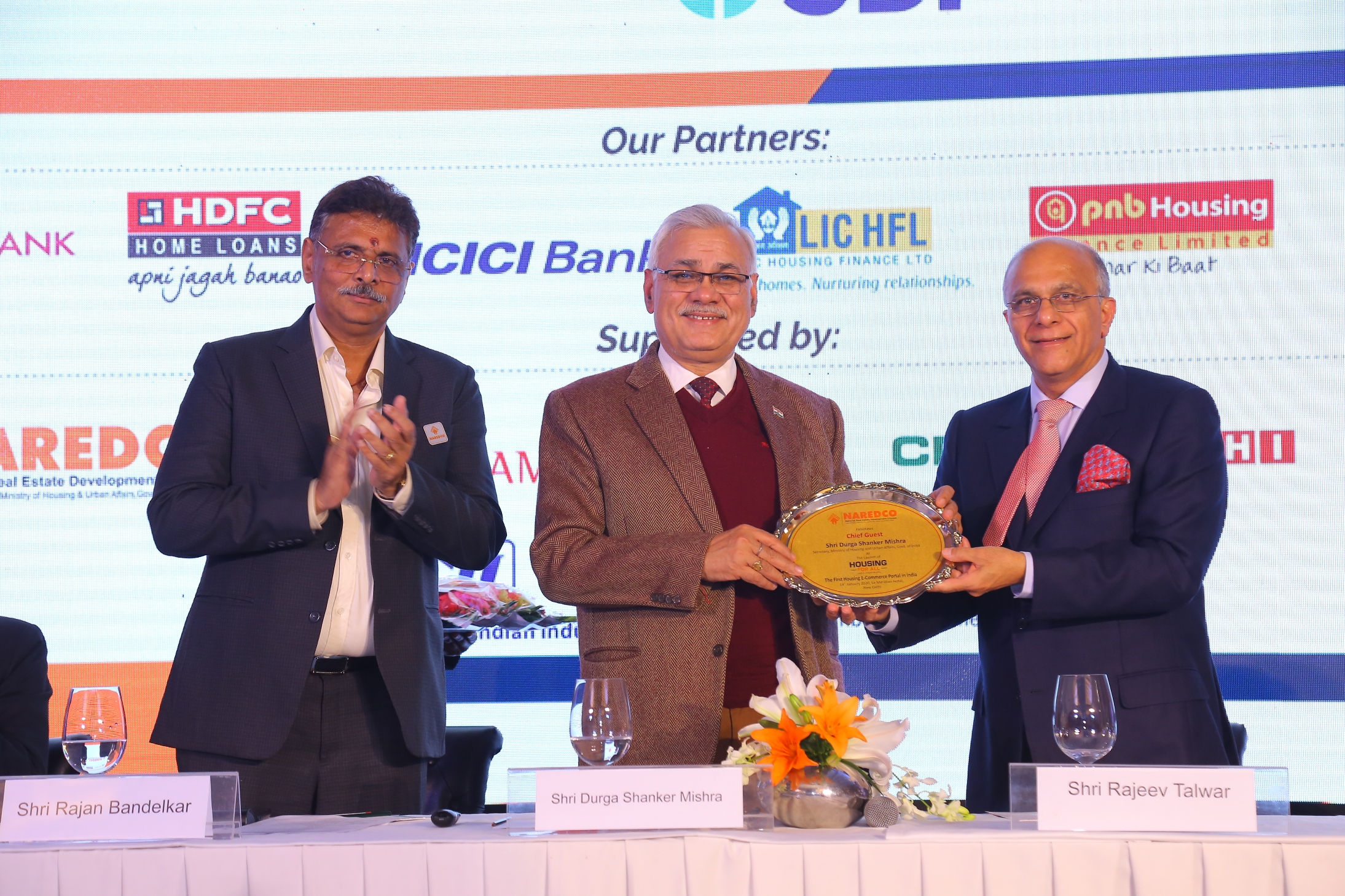 (L-R) Shri Rajan Bandelkar, Convener - HousingForAll.Com & President - NAREDCO Maharashtra & Director, Raunak Group; Shri Durga Shanker Mishra, Secretary - Ministry of Housing and Urban Affairs, Govt. of India; Shri Rajeev Talwar, Chairman – NAREDCO, at the launch event of ‘HousingForAll.com’.-Photo By GPN