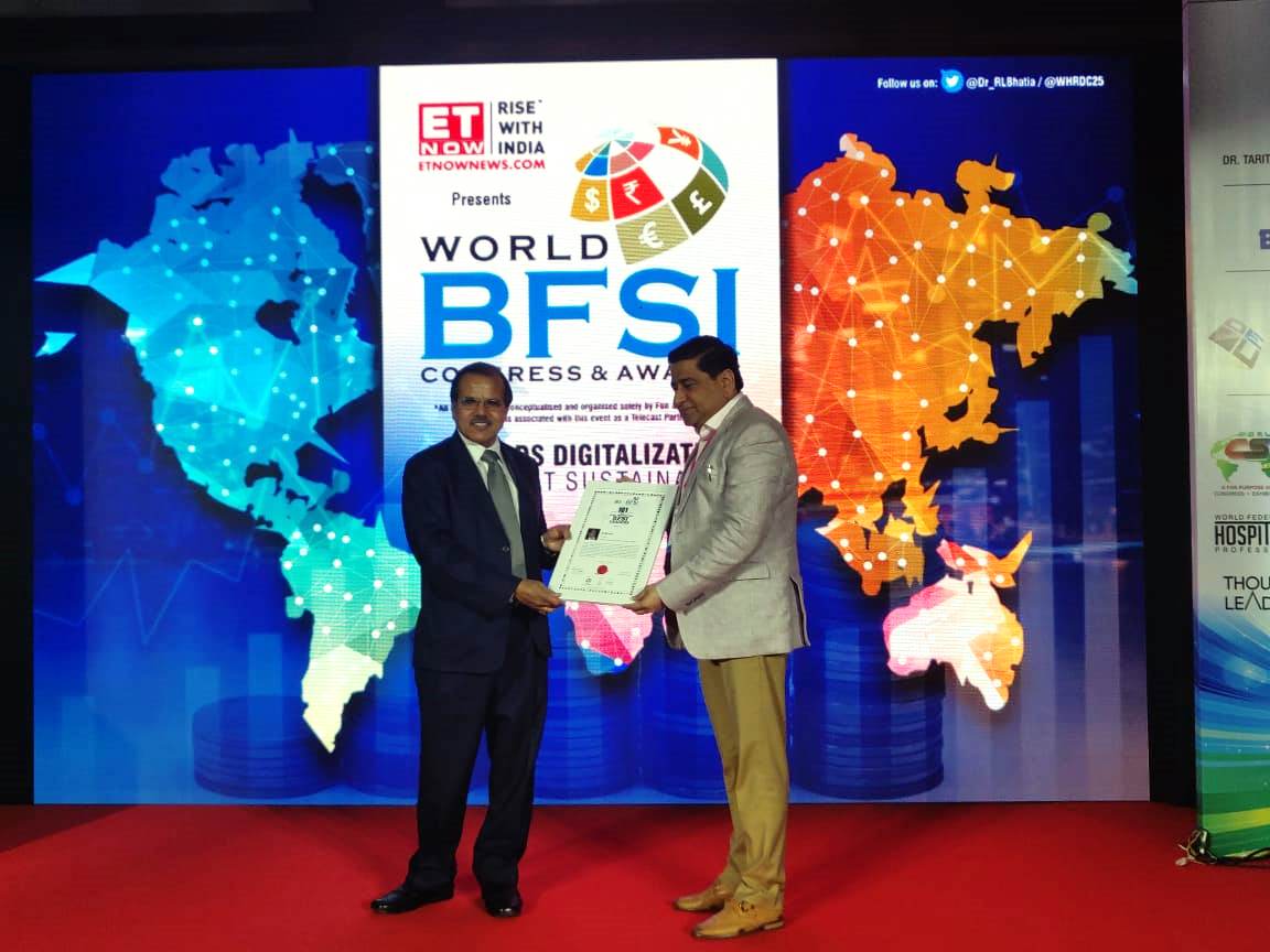 Mr. Aftab Alvi, President, Shriram General Insurance receiving the 101 Top Most Influential BDAI Leaders award from Mr.  M. Narendra, retired CMD Indian Overseas Bank at the World BFSI Congress Awards