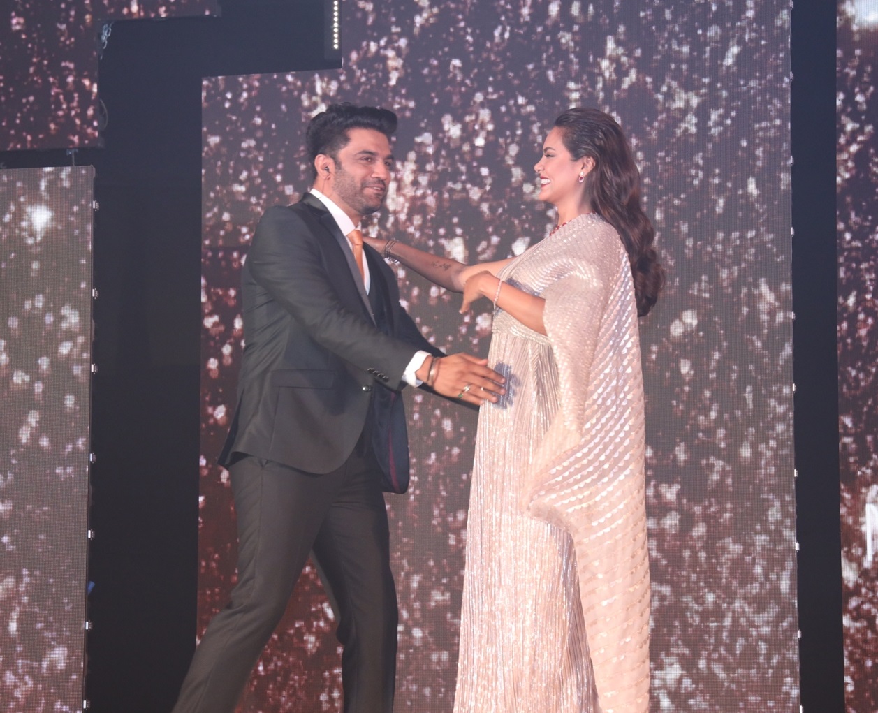 Bollywood Diva Neha Gupta and Actor Sharad Kelkar greet each other at the 9th edition of the National Jewellery Awards 2019, held in Mumbai over the weekend. NJA 2019 was organised by All India Gem and Jewellery Domestic Council (GJC). Over 35 awards in total 8 categories were given to jewellers for their outstanding achievement in the jewellery industry
