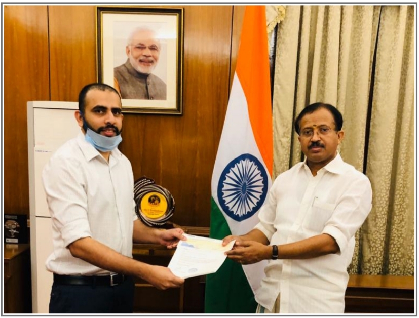 Malabar Gold and Diamonds extends their helping hands by contributing to PM Care Fund to fight against Covid -19. On Behalf of M.P.Ahammed- Malabar Group Chairman, Jishad NK- North Zonal Head Handing over a cheque of Rs 1Crore to Shri V Muraleedharan, Union minister of External and Parliamentary Affairs.