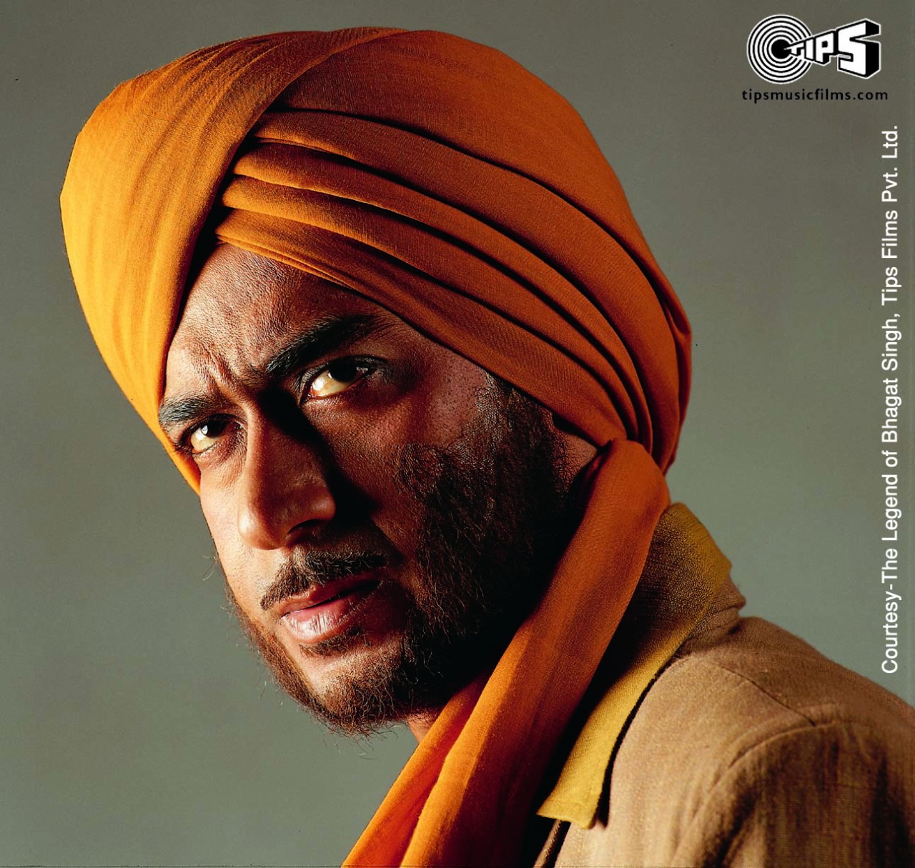 Tips Music walks down the memory lane with Ajay Devgn's hit song Des Mere - a chartbuster of its time. (2)