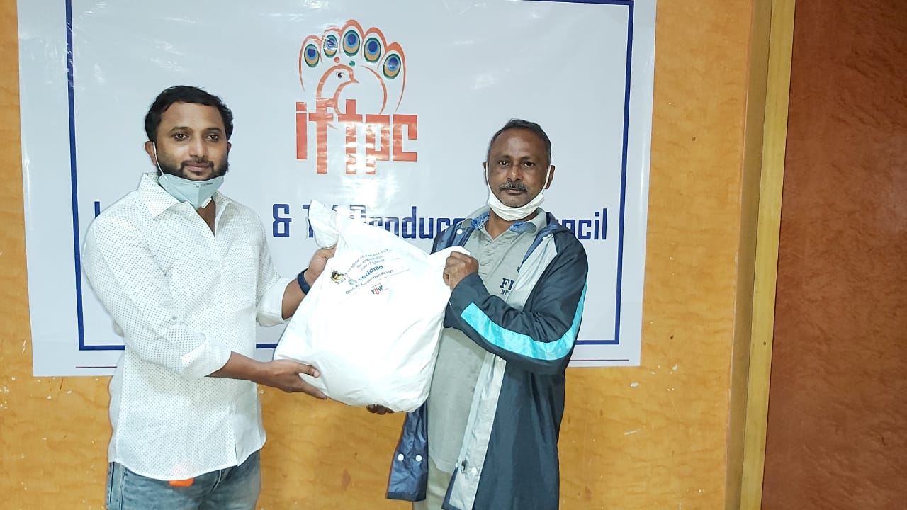 IFTPC DISTRIBUTES FOOD BAGS TO JUNIOR ARTISTES (4)