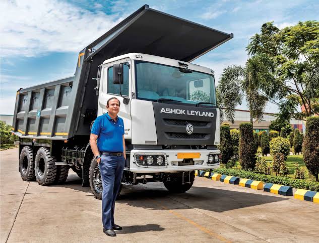 Mr. Anuj Kathuria, COO, Ashok Leyland posing with Ashok Leyland’s Truck latest range, ‘AVTR’ -Photo By GPN