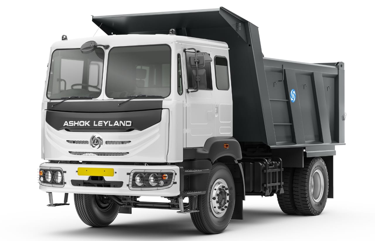 Ashok Leyland’s latest range, ‘AVTR’, delivered to customers in Thane -Photo By GPN