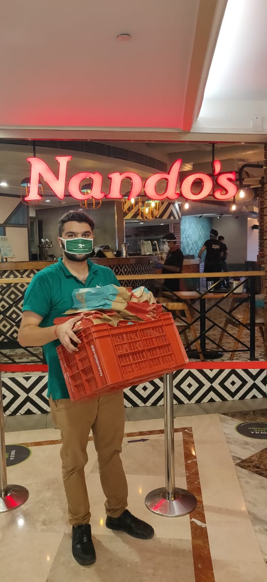 Nando’s, the South African restaurant chain joins hands with the volunteer-based zero-funds Robin Hood Army to provide 25,000 fresh, chicken meals to the needy across the slums of Bangalore and Delhi -Photo By GPN