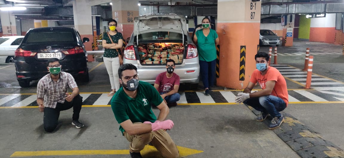 Nando’s, the South African restaurant chain joins hands with the volunteer-based zero-funds Robin Hood Army to provide 25,000 fresh, chicken meals to the needy across the slums of Bangalore and Delhi -Photo By GPN