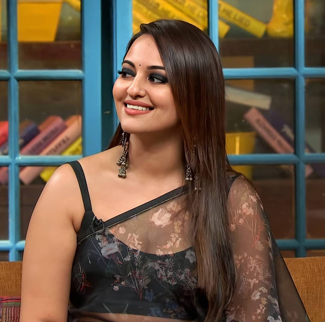 Bollywood Celebrity Sonakshi Sinha's Best Stunning Sensuous Top Pics