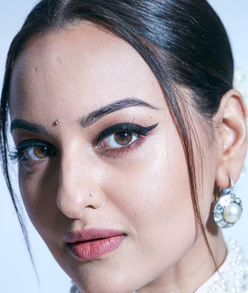 Bollywood Celebrity Sonakshi Sinhas Best Stunning Sensuous Top Pics From The Lens Of Gpn 