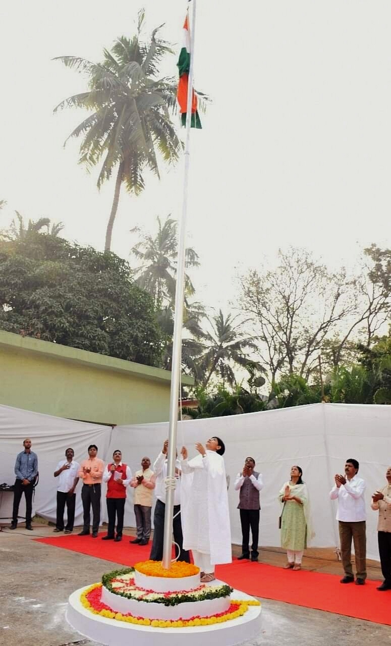 Ms. Preeta Verma, Chief Executive Officer, KVIC unfurling the national flag -File Photo GPN