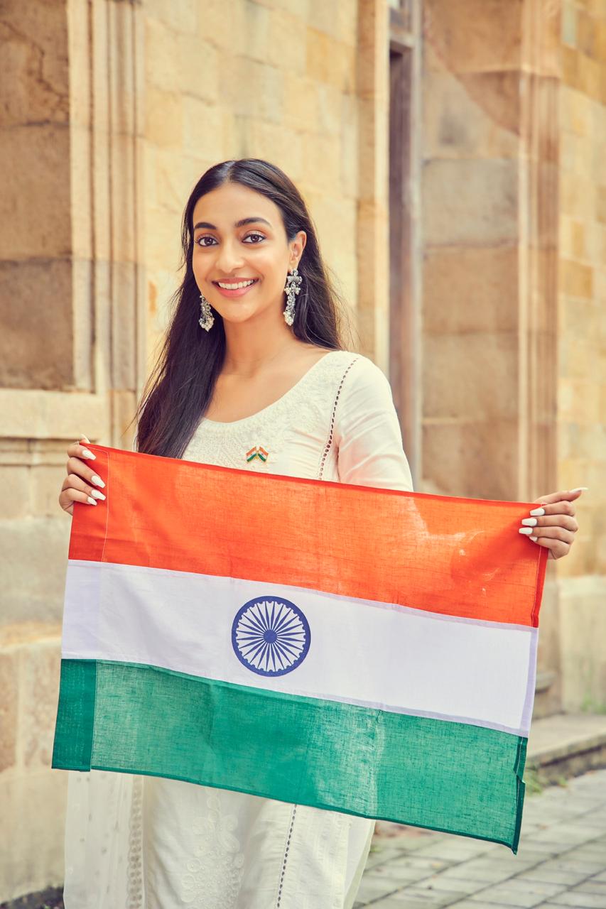 On the occasion of Independence Day, actress Amrin Qureshi who will soon make her debut in Rajkumar Santoshi’s film ‘Bad Boy’ expresses her gratitude to the corona warriors. We had our heroes then, we have them now too. We fought then, we will fight now. Jai hind”