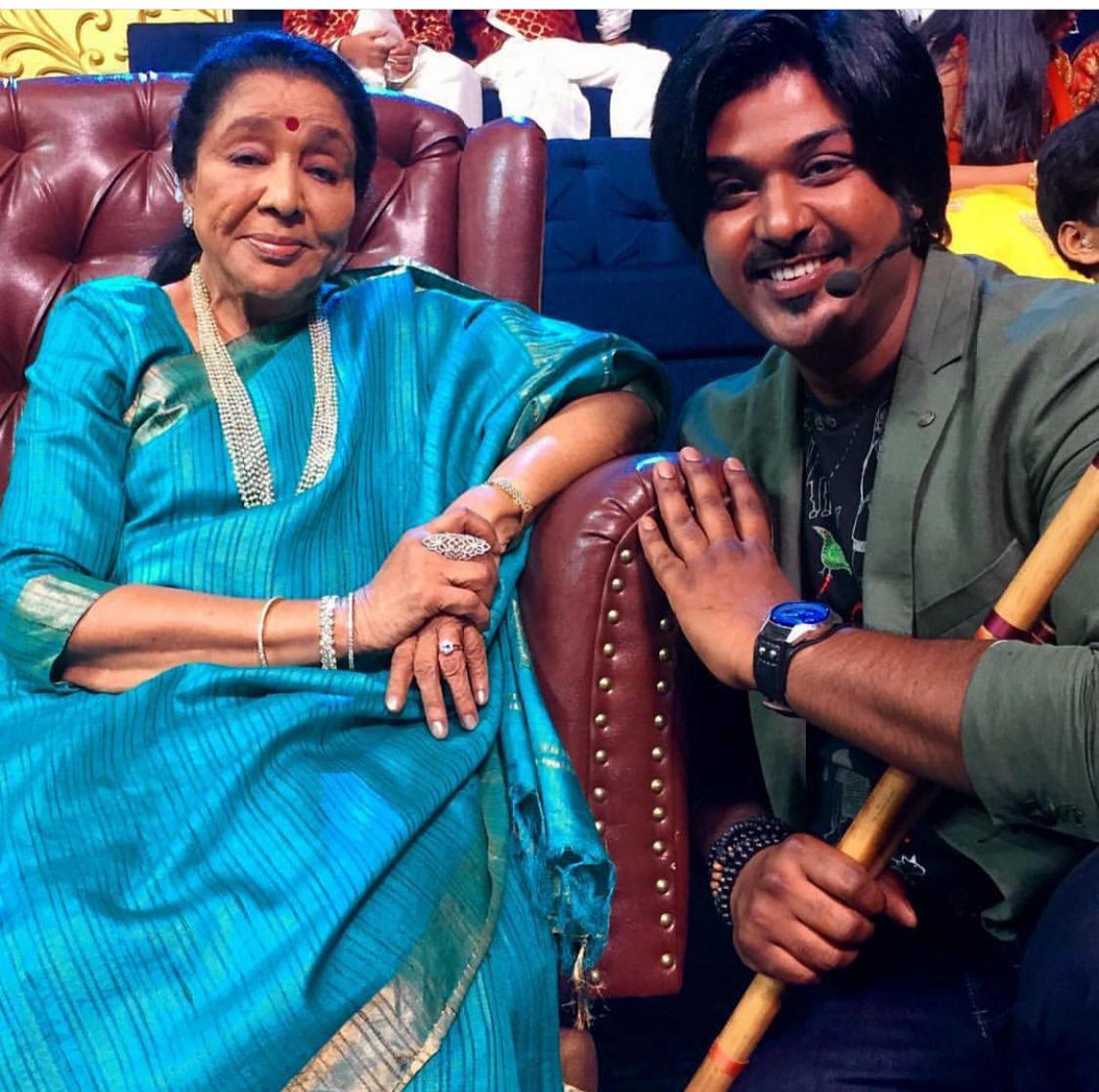 *Caption*- Flautist Paras Nath shares a #throwback picture of Asha Bhosle, calls her voice powerhouse of hope, positivity and happiness “I don’t think, as a musician I am qualified to praise her but as a fan, she is pure gold. She is India’s pride and honour. Her forte has been her magnificent range and versatility - rarely has the world seen an artist excel in so many varied genres” #parasnath #flautist #flutist #flute #music #musician #ashabhosle #legend #prideofIndia *Instagram Handle* @parasnathflute @parulchawla9 @picturenkraftofficial