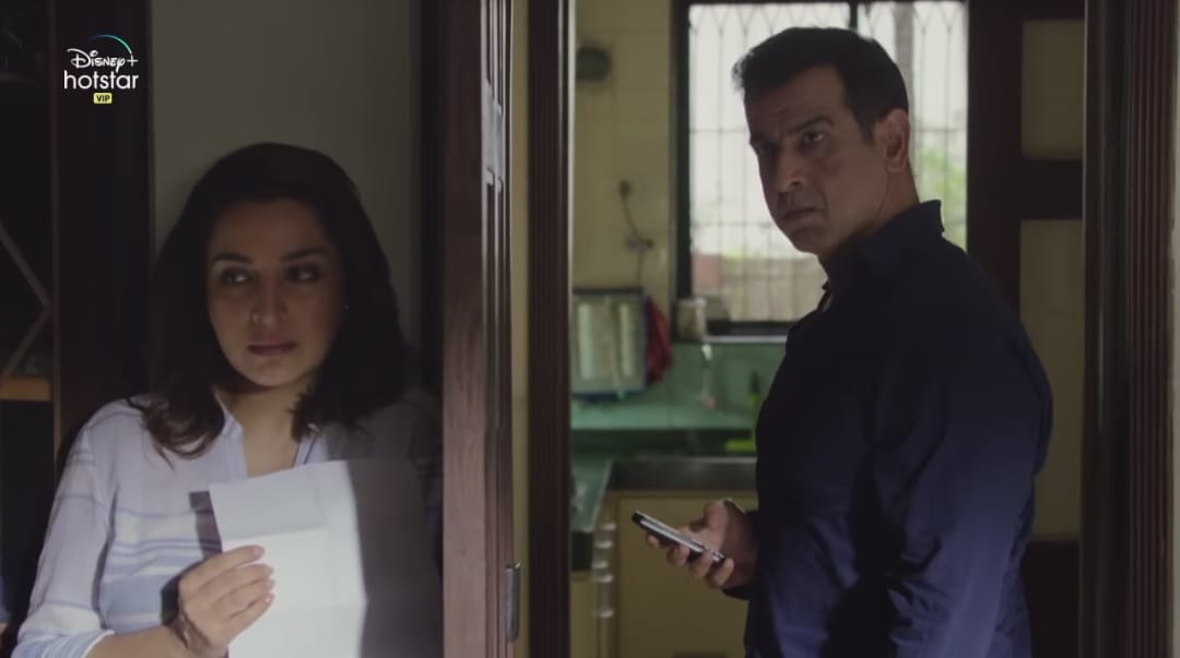 Tisca Chopra (Surgeon Dr. Mira) with Ronit Roy Bose (Prithvi Singh) SP -Hotstar Specials show Hostages- Season 2 directed by Sudhir Mishra