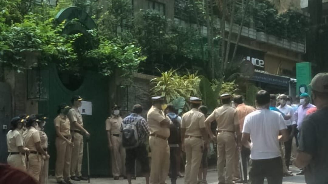 Police and BMC at Kangana Ranaut Khar Manikarnika Films office Cum Residence