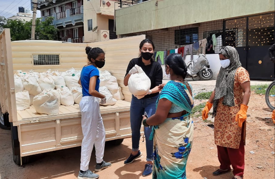 Ration Square volunteers Anvi Mittal and Priyal Jain distributing ration kits at KR Puram -Photo By GPN