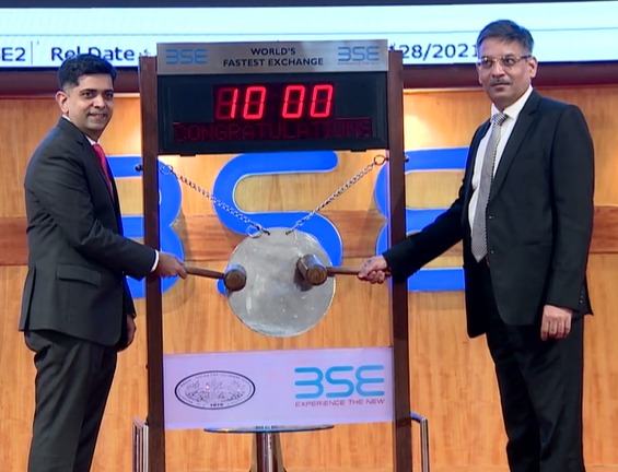 (LtoR) Narendra Ostawal, Managing Director, Warburg Pincus and Anuj Kumar, CEO, CAMS at the listing ceremony at Bombay Stock Exchange (BSE)
