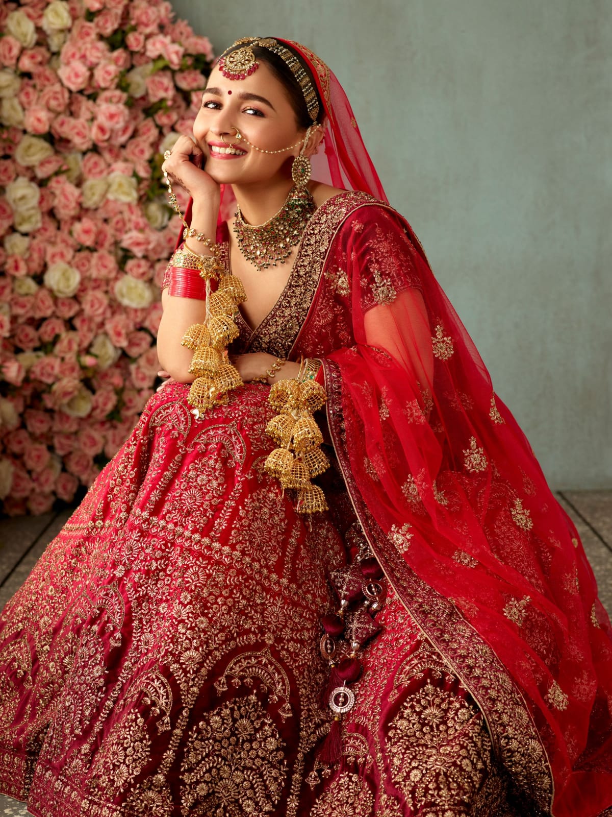 Buy Magnificent Red Bridal Lehenga Online in India @Mohey - Lehenga for  Women
