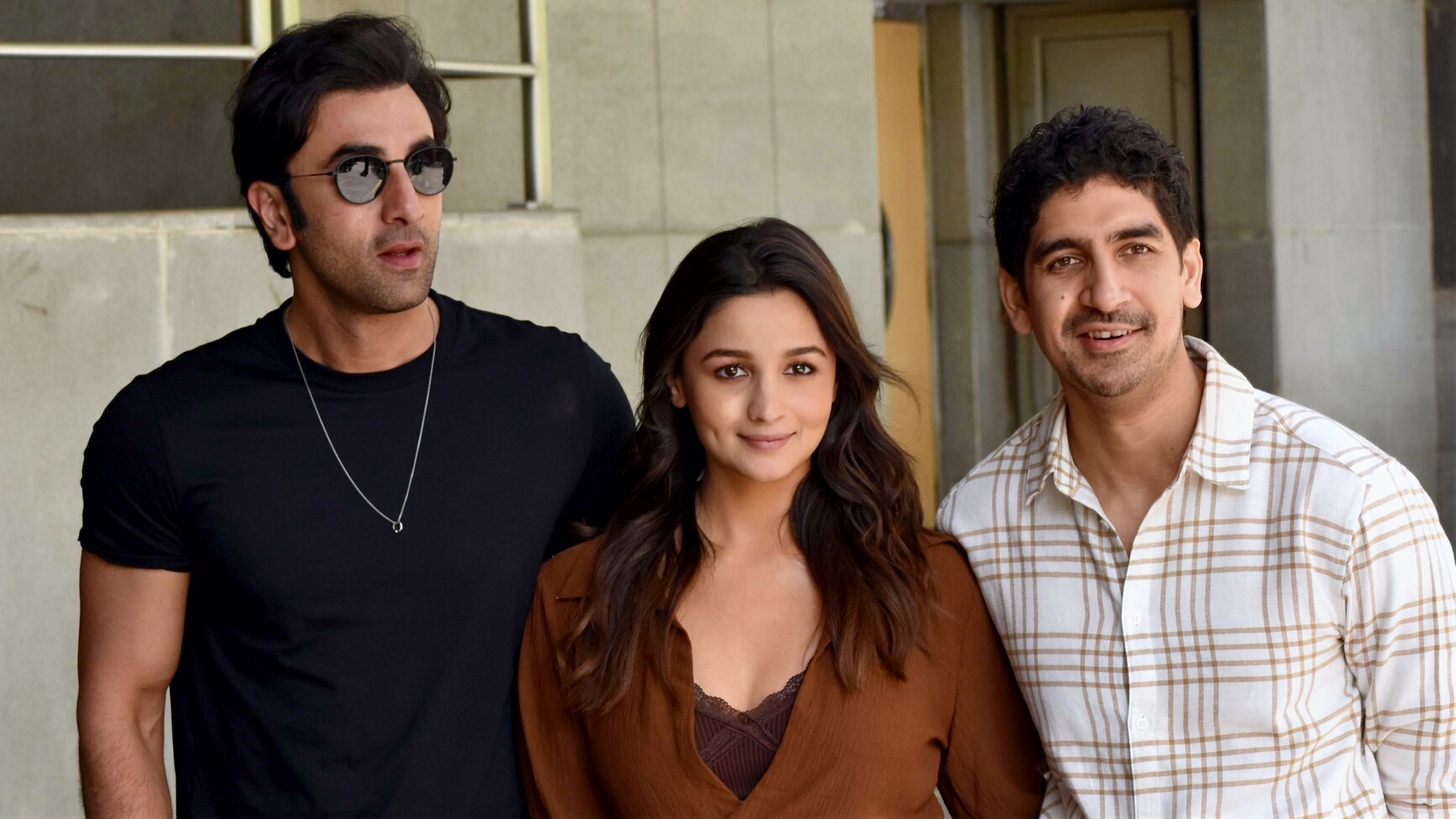 Brahmastra Cast Ranbir Kapoor, Alia Bhatt with Director Ayan Mukerji ...