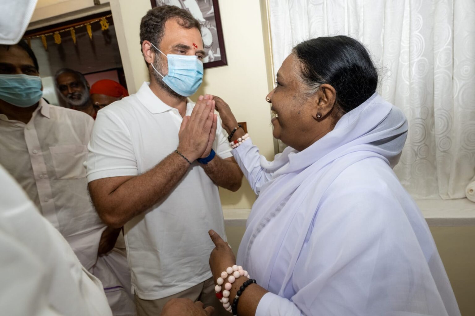 Rahul Gandhi Meets Mata Amritanandamayi Devi Concerning His Bharat Jodo Yatra Global Prime News 6971