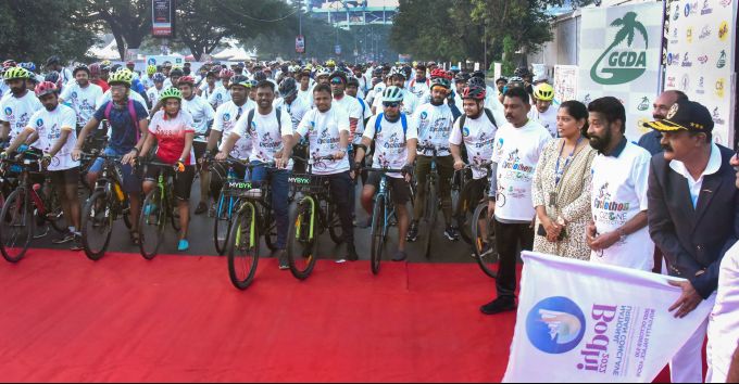 Volunteers participate in a cyclothon organised by GCDA ahead of the Bodhi 2022 National Urban Development Conclave, in Kochi, Sunday, Sept. 18, 2022.