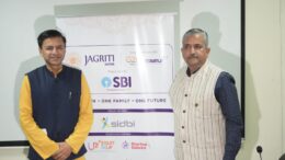 Photo Caption: - Mr. Shashank Mani, Founder – Jagriti Yatra, Jagriti Enterprise Centre Purvanchal and Dr. Ravindra Kumar Singh, CGM at SIDBI, SDGs, Green/climate financing, Transition strategy 4 Green MSMEs/Clusters, Green Theme Projects, Carbon Neutrality, International partnerships while addressing at Jagriti Yatra which is being supported by SIDBI as a ‘Green Partner.